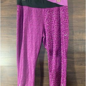 Woman’s Nike work out capris large